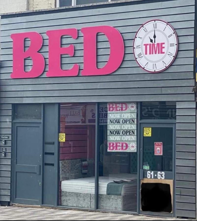 Town Center Large 2 Bedroom Apartment- Sleeps Up To 6 - Dogs Welcome - 2 Minutes From Train Station Blackpool Exterior foto